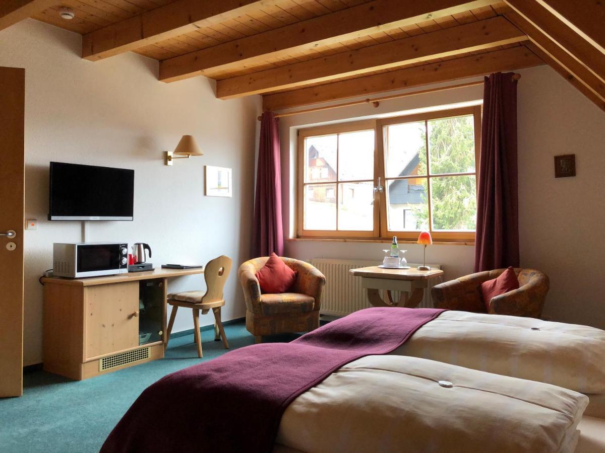 Berghotel Schiller Schonach im Schwarzwald ภายนอก รูปภาพ